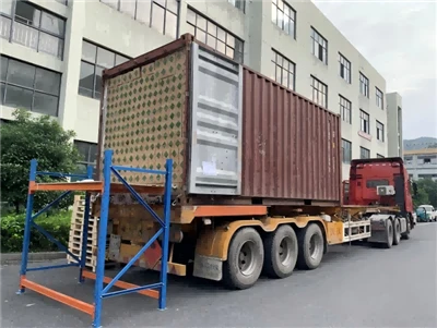 Diffoddwyr Tân Cynwysyddion 1x20tr yn Llong I Kenya